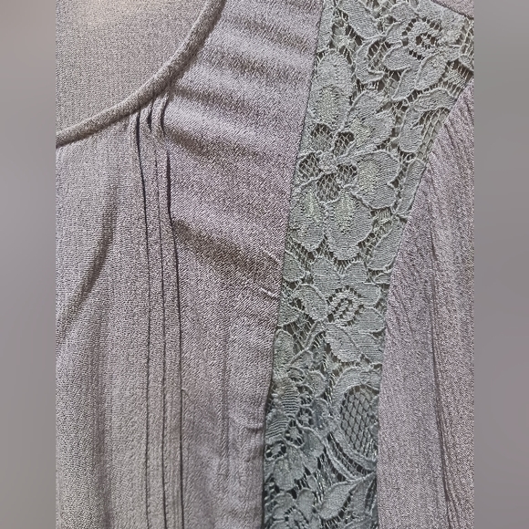 Torrid Blouse with Lace  3X EUC - Picture 5 of 7